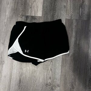 Black and white Under armour shorts
